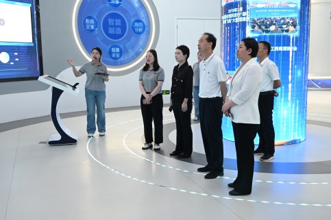 宜兴市人大常委会领导一行参访球速体育
股份
