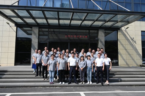 球速体育
股份全能班组长训练营学员赴远大新材料、浙江万马学习交流